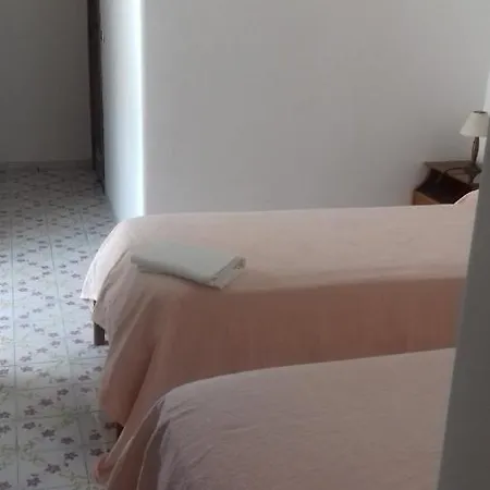 Thomas Hostel Ischia